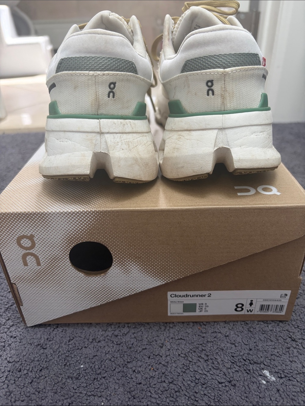 On CLOUDRUNNER 2 with Box